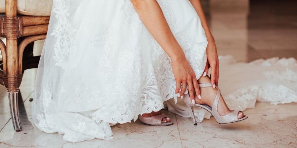 Đoán tính cách cô dâu qua cách chọn giày cưới